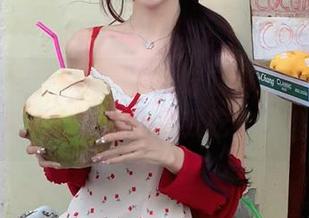 在线！17吃瓜网带你追踪最新八卦，那个瓜我吃定了！