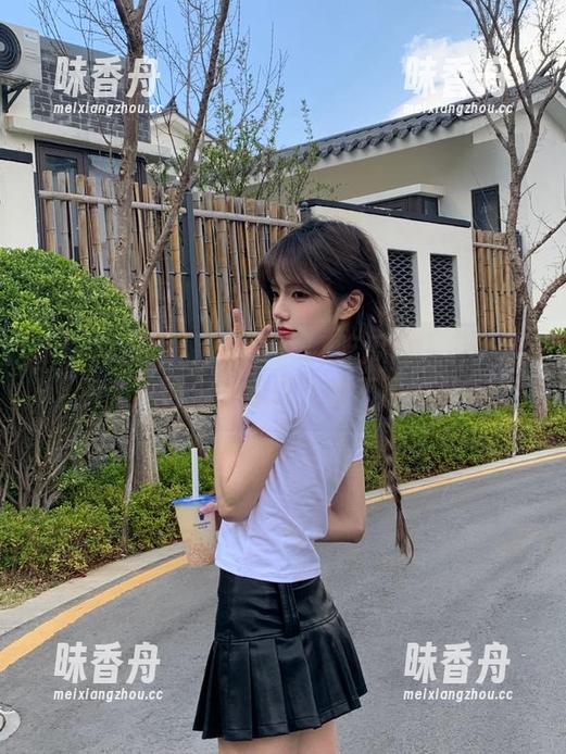 17吃瓜网 别眨眼!17吃瓜网入口旁边有个吃西瓜的家伙,要不要一起?