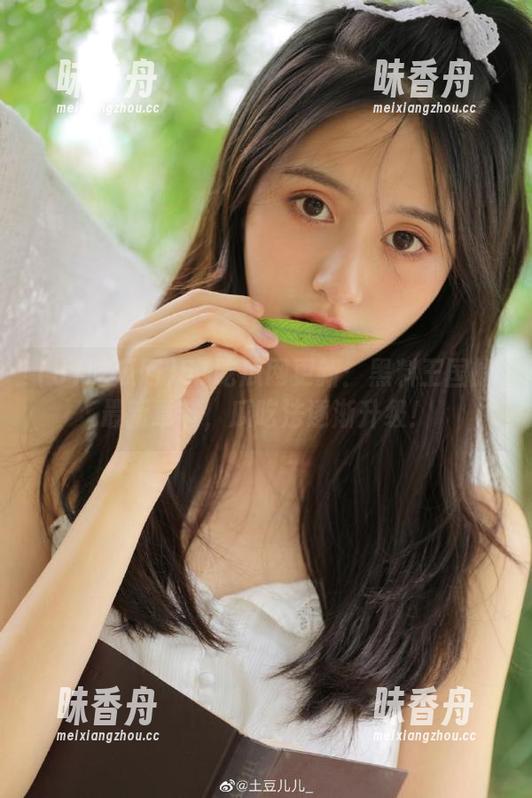 51吃瓜网 51吃瓜网更新:黑料王国的最新章节,瓜吃法逐渐升级!