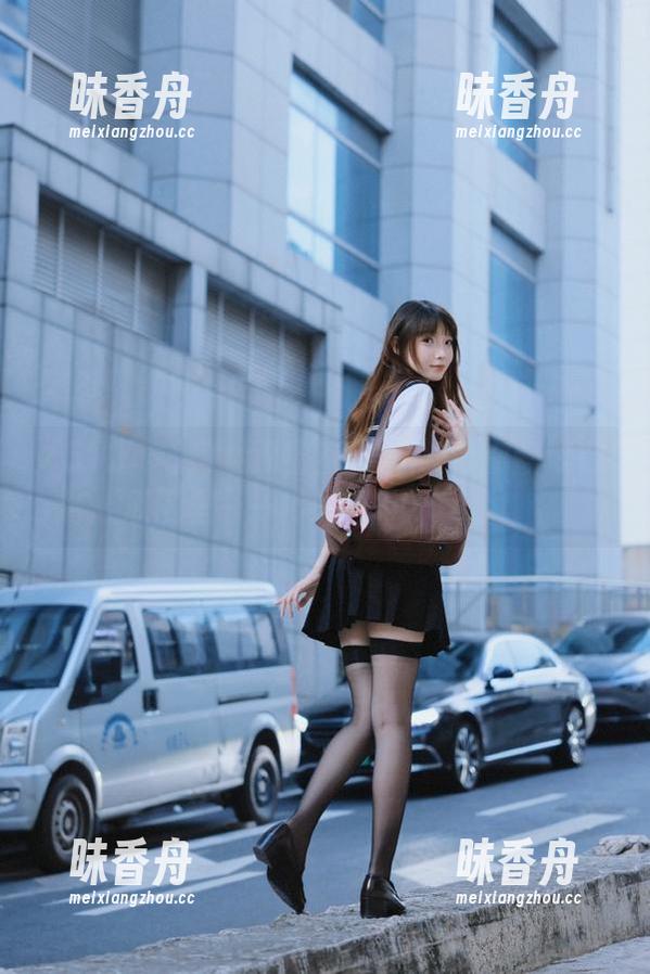 51爆料 何必忍着?51爆料带你翻滚在瓜田里——传送门打开就走!
