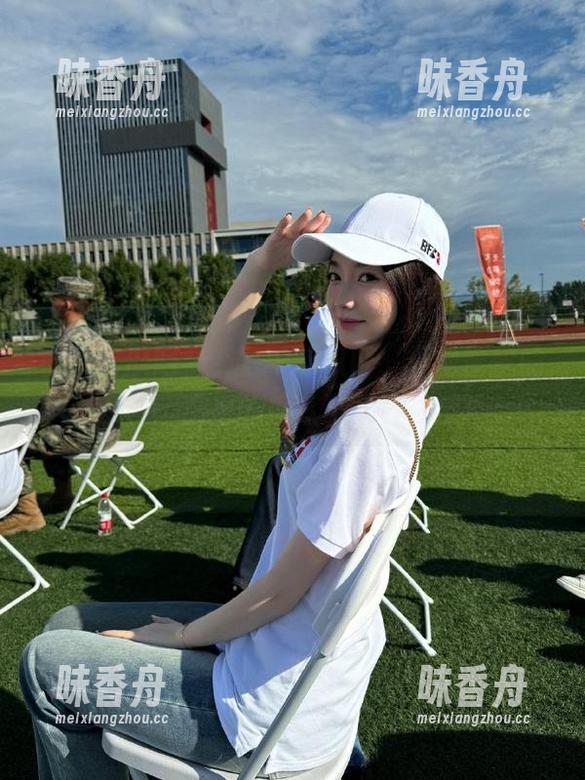 99吃瓜网 走进99吃瓜网,轻松愉快的门口:这里的瓜从不需要剥皮!