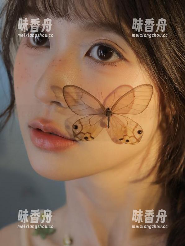 ccgg ccgg51.ct吃瓜:看看这瓜,刚刚利落切开,永久留香!