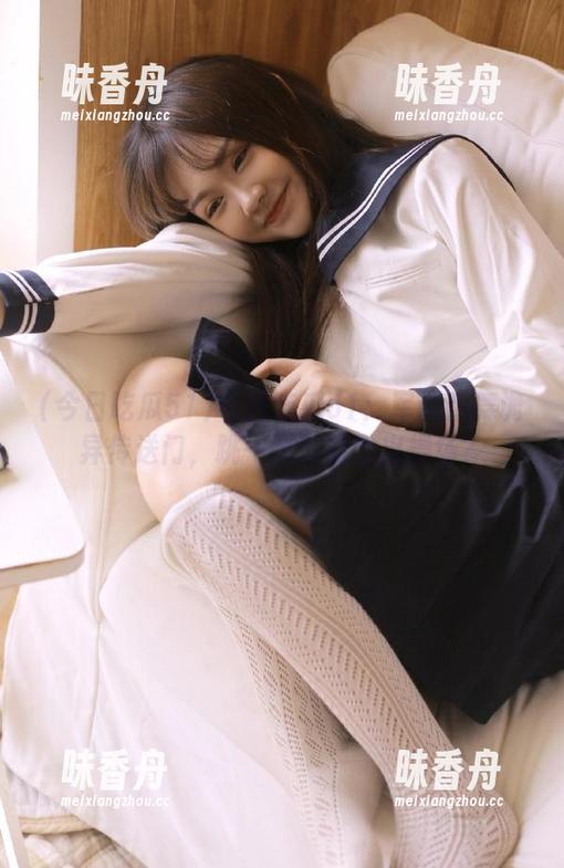 今日吃瓜51：军训热舞诡异传送门，跳一跳就能飞出操场？