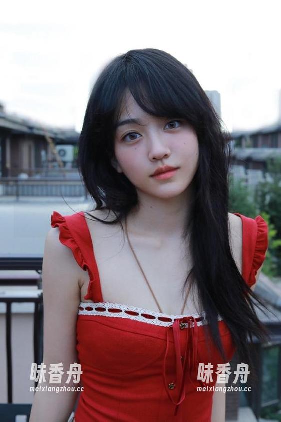 今日吃瓜 想知道“今日吃瓜”的免费入口?登录就能偷个懒!