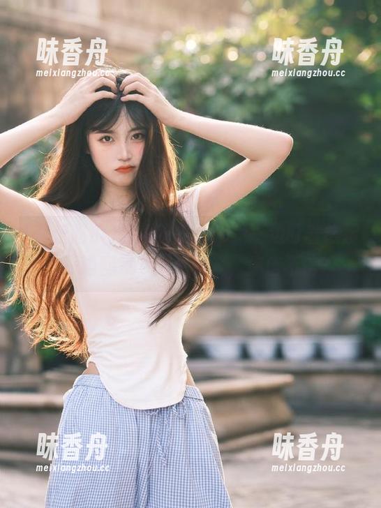 吾爱吃瓜 吾爱吃瓜app:一边盯着热搜,一边回家,人生如戏,你信不信?