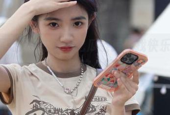 在网曝吃瓜链接寻找快乐，人生怎么会这么简单？