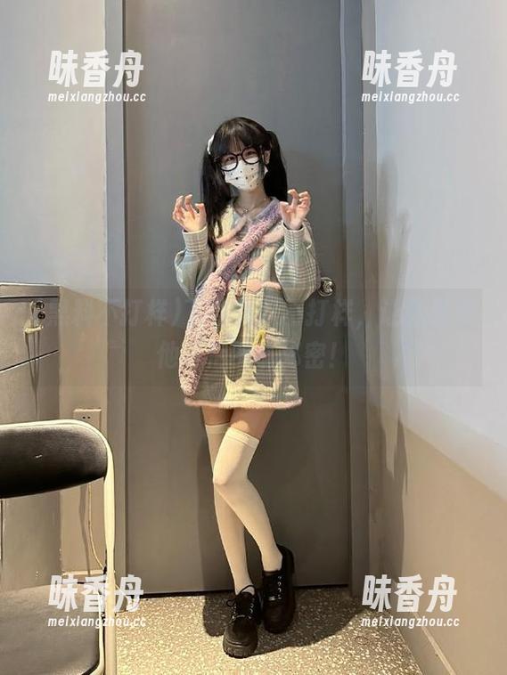 黑料不打样 下载黑料不打样,让我看看他背后的小秘密!