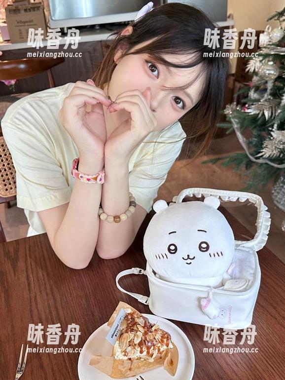黑料不打烊 谁说黑料不打烊不能边吃边下载?收藏好心情,一手掌握热辣八卦!