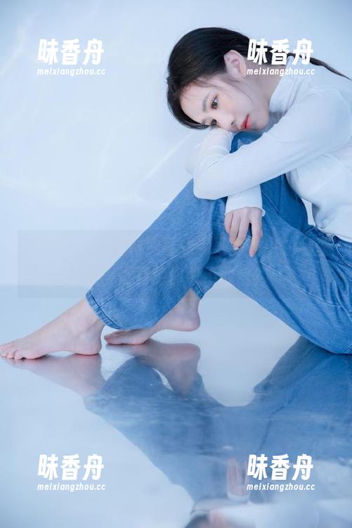 黑料冲哥 黑料冲哥一字马更新中,腿型美得不真实你敢不敢信?