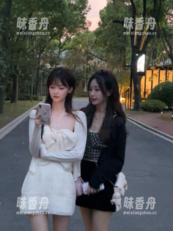 黑料吃瓜网页：资源太丰盛，反而让人开始怀疑我的审美！