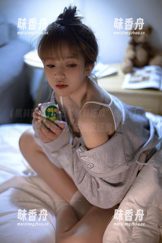 点击“黑料吃瓜”传送门，简直比寻找人生意义还激动！