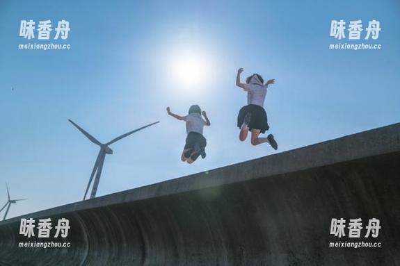 “155.fun.黑料网”更新：报社部长说的八卦都快成真，瓜雕刻的专业户上线了！