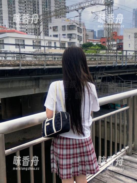 打开链接，黑料视频网的世界等你吞，嗨翻了